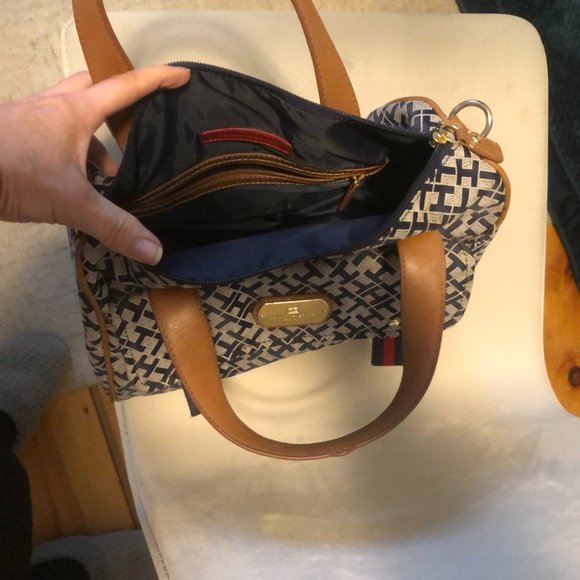 Tommy Hilfiger handbag (12"w x 8"h x ~5"d) - Picture 5 of 9